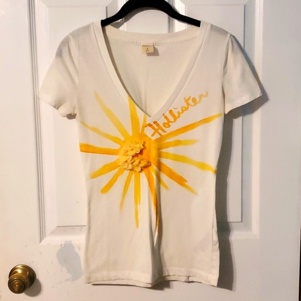 White Hollister Size Small V-neck T-Shirt